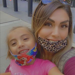 Meet your Posher, Sari